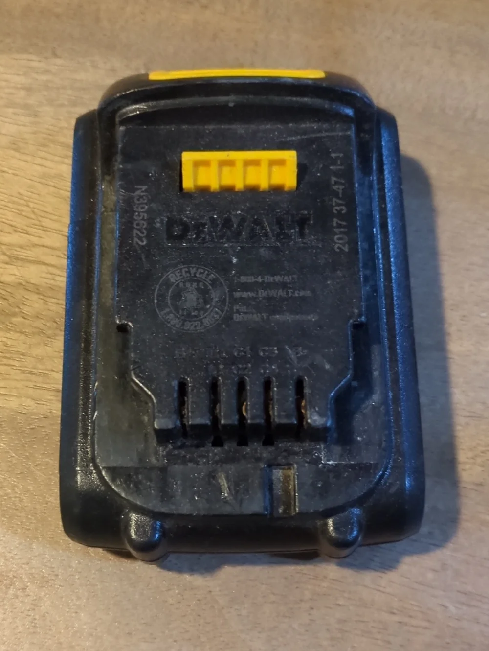 DeWalt 20V Max Lithium-Ion Battery Pack - Black & Yellow